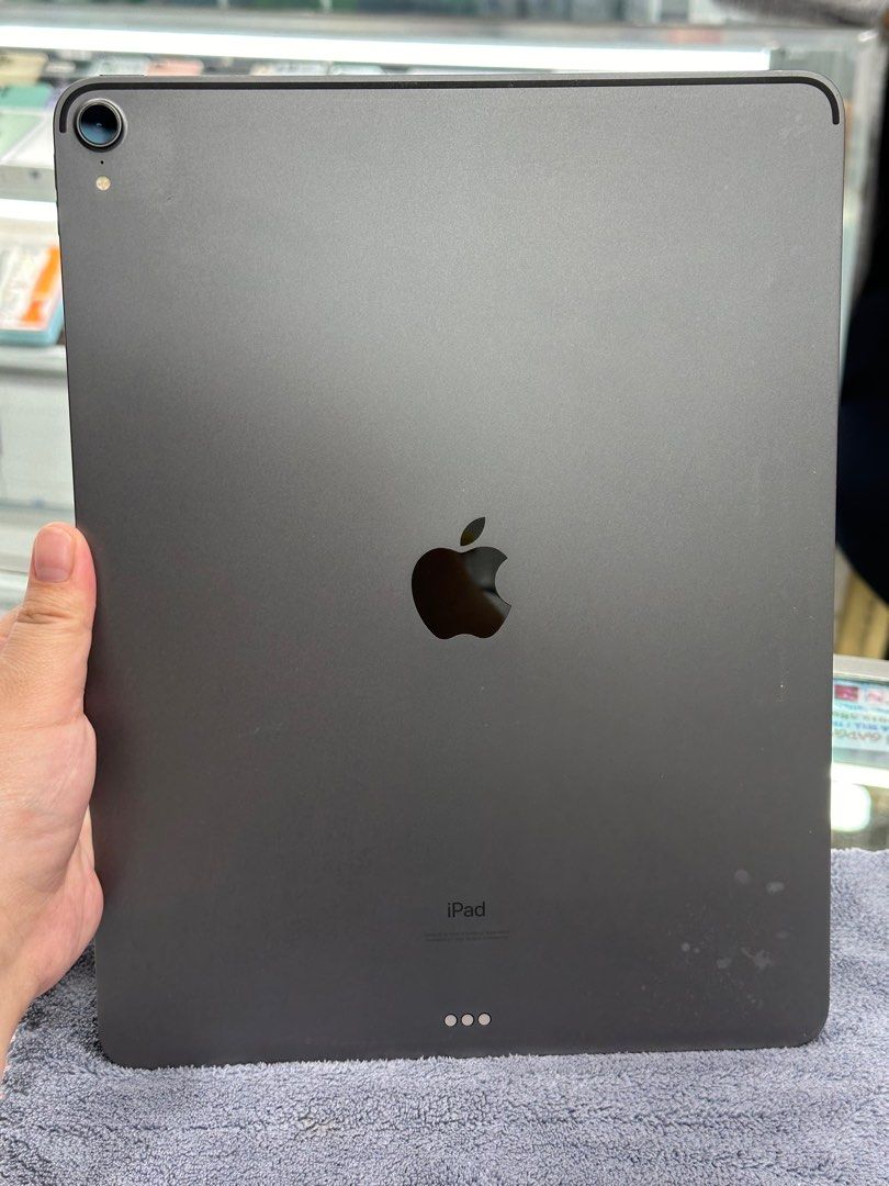 ipad pro 64gb 12.9 wifi only (Category: iPad) located in San Juan City. Submitted by jalailahmamosaca (Listing ID 1322955464, Image 1). Description: ipad pro 12.9 64gb wifi only goobattery good thruetone no issue inclusion case tempered .
