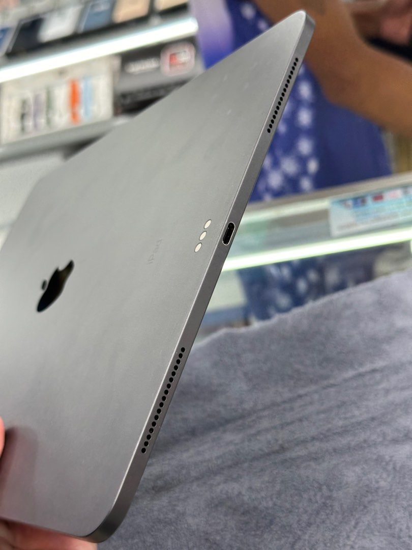 ipad pro 64gb 12.9 wifi only (Category: iPad) located in San Juan City. Submitted by jalailahmamosaca (Listing ID 1322955464, Image 2). Description: ipad pro 12.9 64gb wifi only goobattery good thruetone no issue inclusion case tempered .