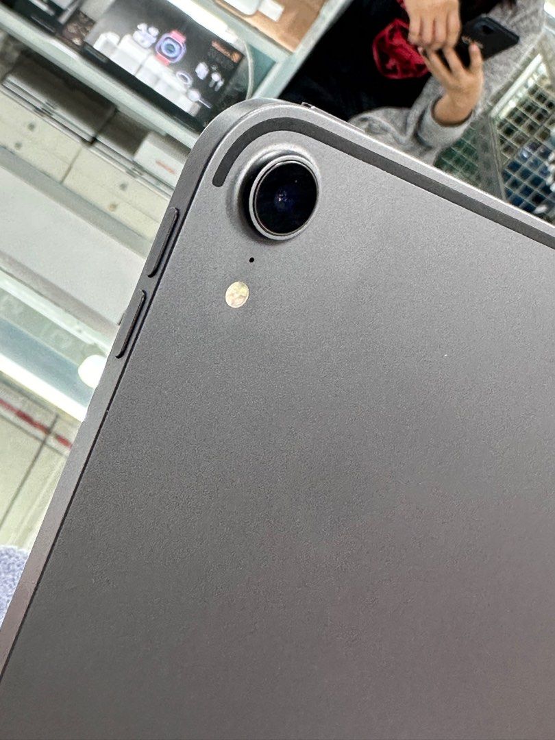 ipad pro 64gb 12.9 wifi only (Category: iPad) located in San Juan City. Submitted by jalailahmamosaca (Listing ID 1322955464, Image 3). Description: ipad pro 12.9 64gb wifi only goobattery good thruetone no issue inclusion case tempered .