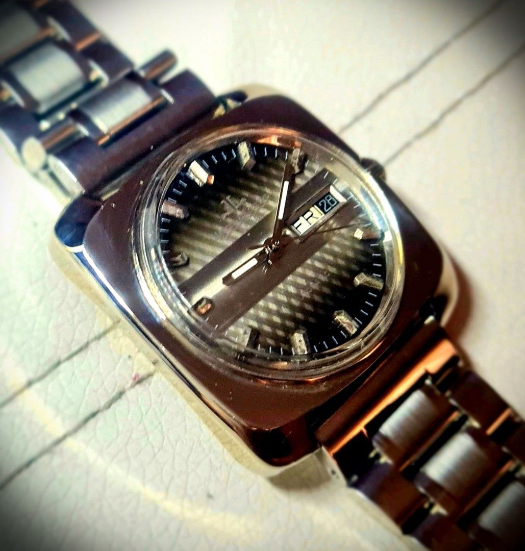#Jaeger LeCoultre #Luxury Watch Swiss Made Automatic (Category: Luxury Watches) located in Caloocan City. Submitted by allig8 (Listing ID 1323060357, Image 3). Description: This JAEGER LECOULTRE Swiss watch boasts a stunning silvery case with a beautiful round gray dial that features silver hour markers as indices. The 40mm square case houses a reliable automatic movement with 21 jewels, ensuring accurate timekeeping that will last beyond a lifet