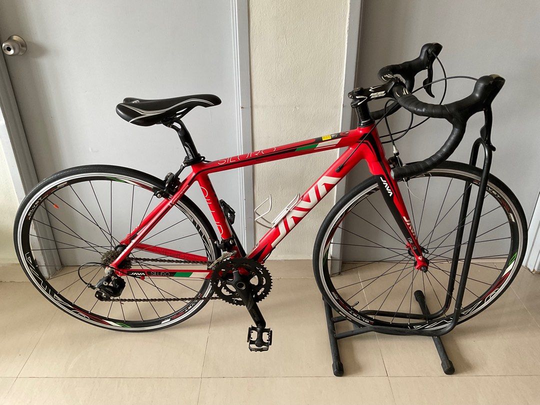Java Siluro (Category: Bicycles) located in Kajang. Submitted by _zfbundle (Listing ID 1323045663, Image 2). Description: Java Siluro Size : 44cm Condition as per picture. Working well, but might need some maintenance done. Price is up for negotiation. Free helmet..