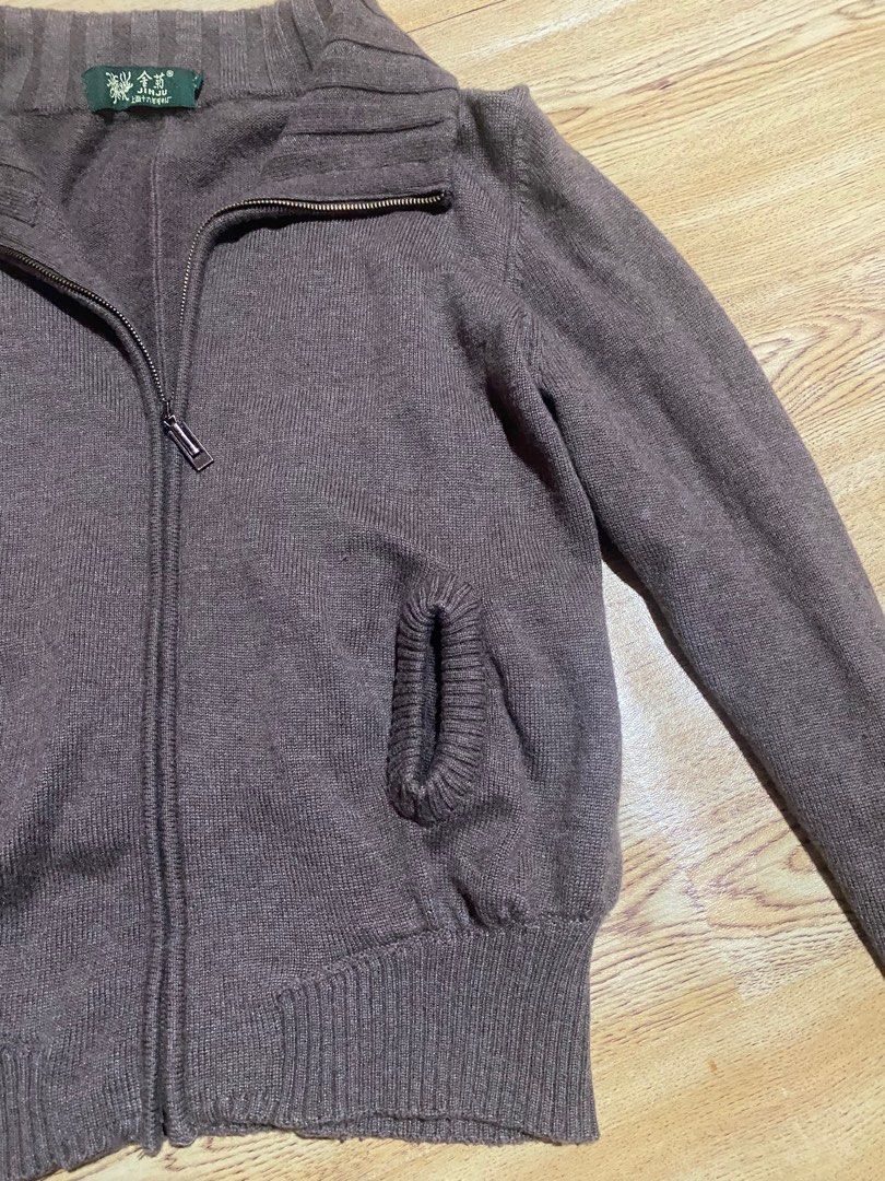 Knitted Jacket (Category: Coats, Jackets and Outerwear) located in Quezon City. Submitted by shemboti (Listing ID 1322944167, Image 2). Description: Premium knitted jacket. Makapal and maganda when worn. Semi cropped top din siya. Color brown siya in person. Best fit S-M.
