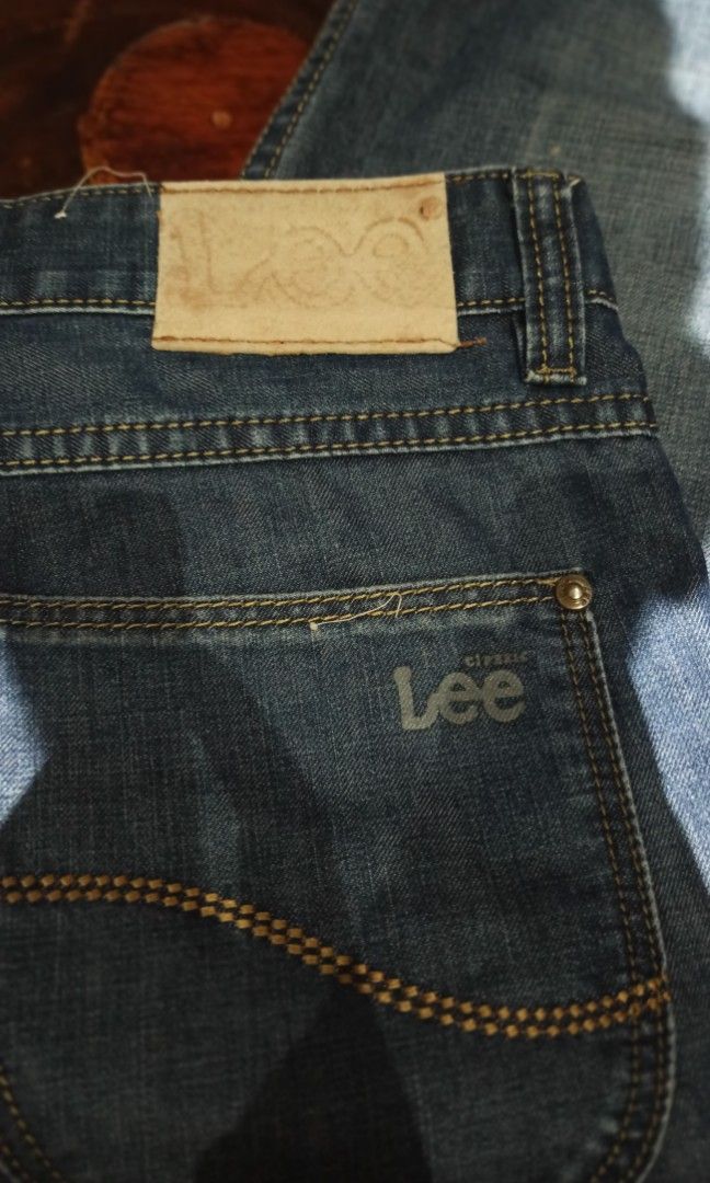 LEE Denim pants (Category: Jeans) located in Virac. Submitted by icyaaah (Listing ID 1323059308, Image 2). Description: LEE Denim pants -size 30x40 -excellent condition -not sure if authentic.