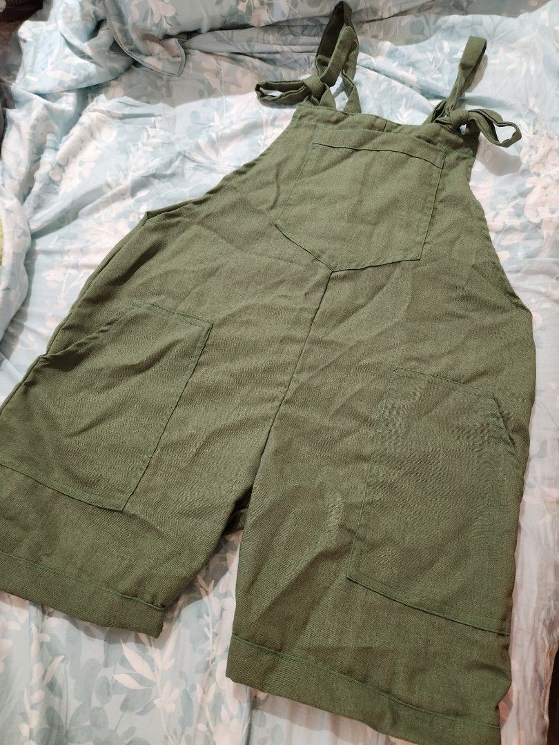 Linen Overall Jumpsuit / Sunsuit (Category: Jumpsuits) located in Manila. Submitted by matb_ (Listing ID 1322995587, Image 3). Description: -Brand new Yobi Sunsuit: Shortall - Size: L (40-41 inch) widest part of hip - Height: 5' 7" - Color: meadow - Closure: Loop - Chest pocket: classic - Side pockets: angled - Back pockets: None RFS: Wrong size.