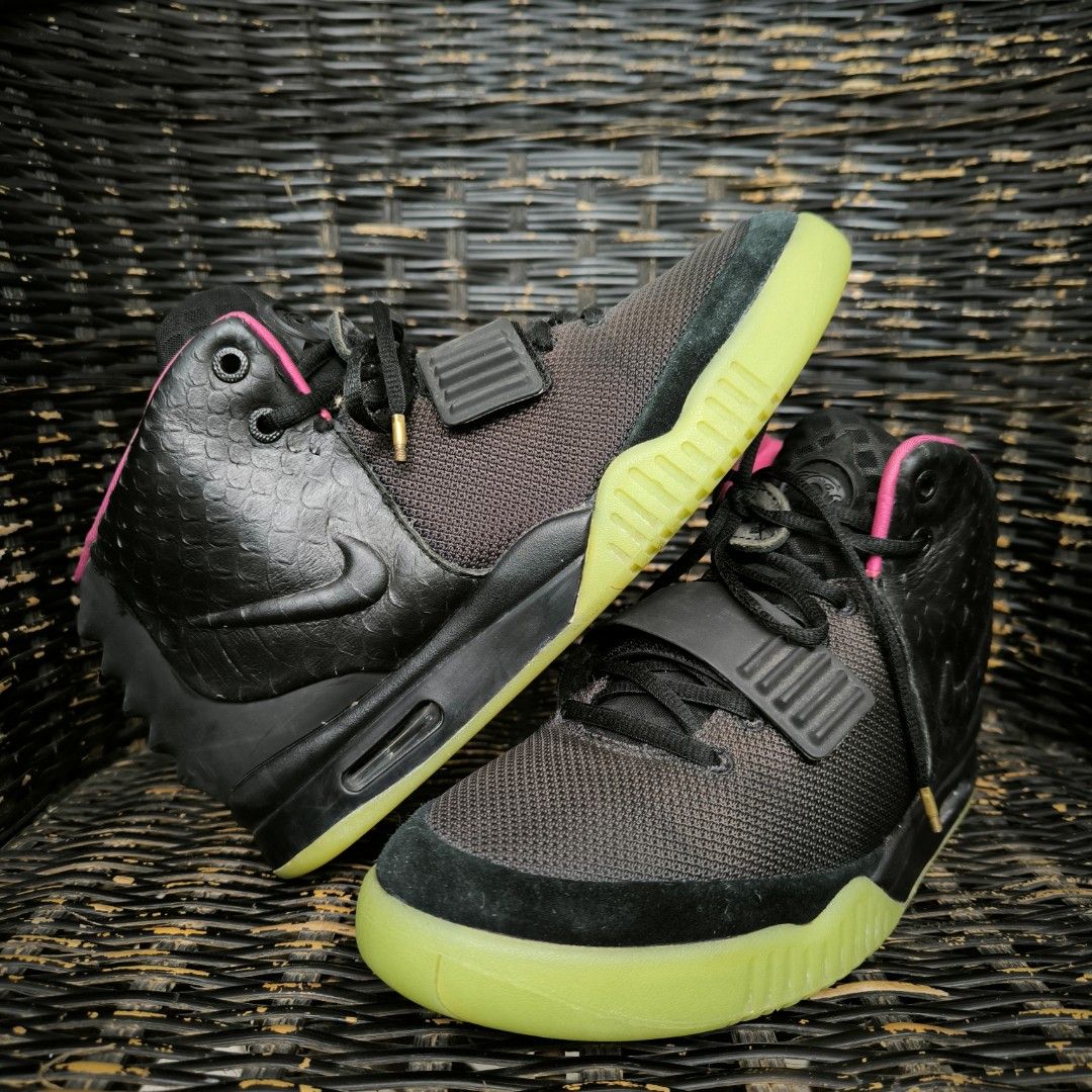 NIKE AIR YEEZY 2 NRG size 43 Fesyen Pria Sepatu Sneakers di Carousell