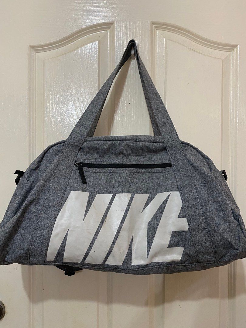 Nike Duffel Bag / Gym Bag (Category: Backpacks) located in Las Pinas. Submitted by ninay00 (Listing ID 1322961550, Image 1). Description: Needs cleaning Still in good condition.