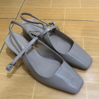 Nude Block Heels, Women's Fashion, Footwear, Heels on Carousell