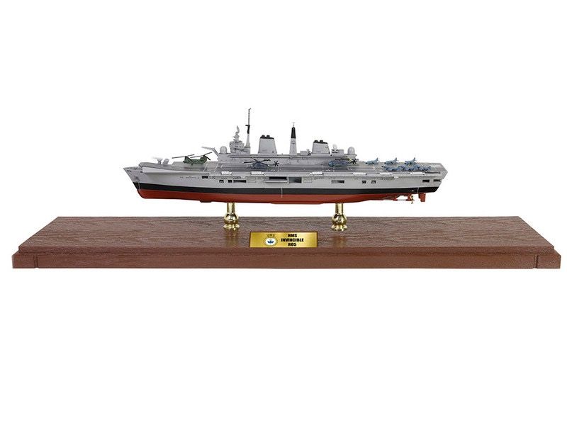 HMS Invincible (R05) | Desktop Battleship Model