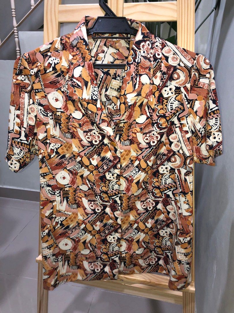 Patterned Shirt (Category: Tshirts & Polo Shirts) located in Kuala Lumpur. Submitted by zoklost (Listing ID 1323081421, Image 1). Description: .