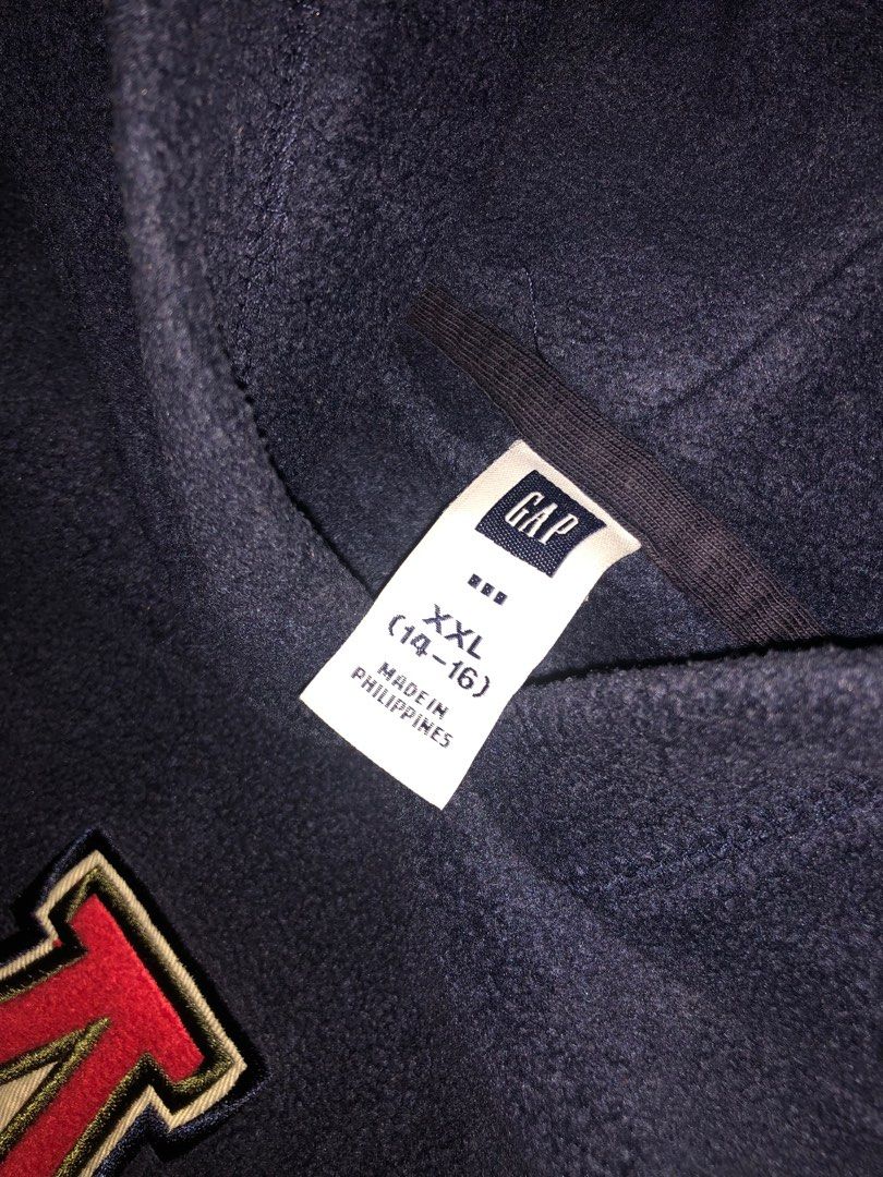 PH Exclusive GAP Hoodie (Category: Coats, Jackets and Outerwear) located in San Mateo. Submitted by ryanraphael (Listing ID 1323073712, Image 3). Description: Width: 22 Length: 27 No issues, good as new.