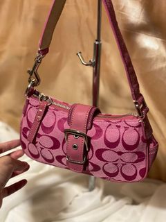 (Category: ) located in . Submitted by shoplikecess (Listing ID 1322957766, Image 1). Description: .