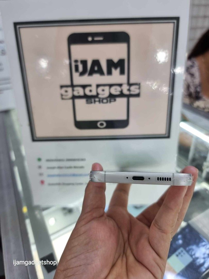 Samsung s23 fe (Category: Samsung) located in Manila. Submitted by ijamgadgetsshop (Listing ID 1323056862, Image 3). Description: samsung s23 fe 2ndhand 256gb no box with replacement charger 📌we do cod in metro manila and near provinces just add sf only 📌can visit in my store at greenhills shopping center 📌we do LBC transaction 📌we accept credit card in store 📌for fast transaction make acall 09291593032/09958592363.