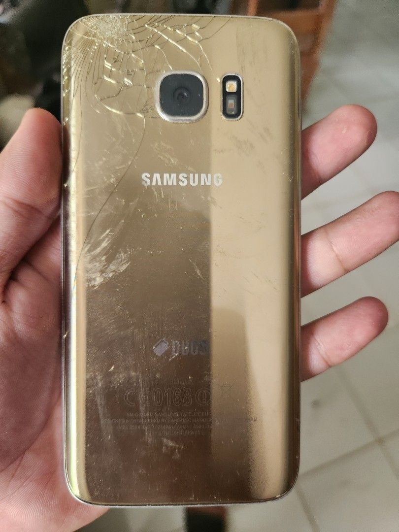 Samsung S7 (For Parts or to fix) (Category: Samsung) located in Manila. Submitted by kieeeeennnnny (Listing ID 1322926021, Image 3). Description: Didn't know what happened, just deadboot. Probably battery defect or software defect. Price can be negotiated. The backplate is damaged by the previous repairer..