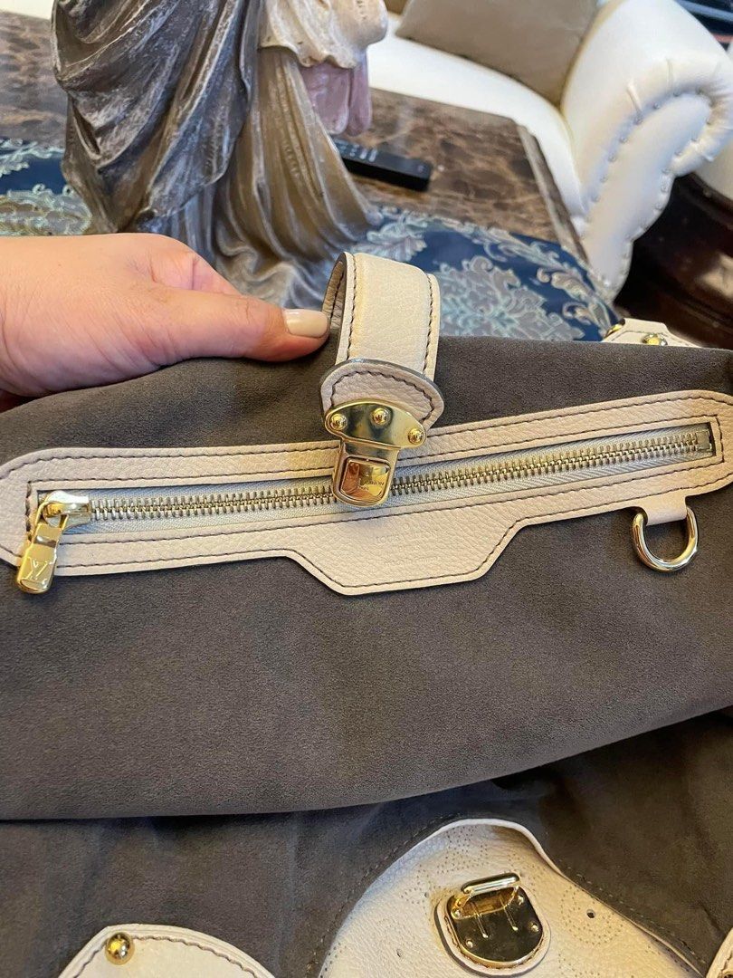 sandy monogram lv mahina leather (Category: Luxury Bags & Wallets) located in Bauang. Submitted by rjae07 (Listing ID 1323023156, Image 3). Description: L🥰V Sandy💜Monogram Mahina leather🥰 XL Bag in excellent condition 😘.