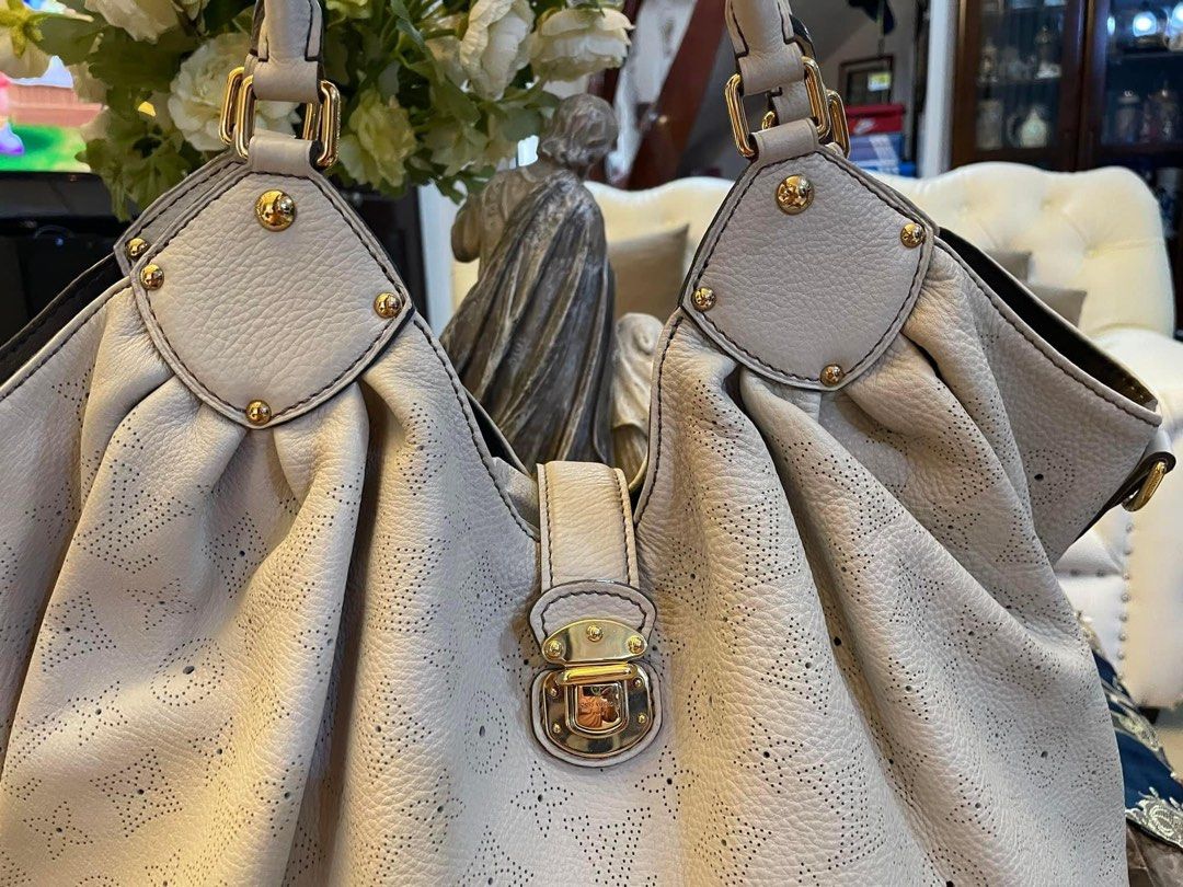 sandy monogram lv mahina leather (Category: Luxury Bags & Wallets) located in Bauang. Submitted by rjae07 (Listing ID 1323023156, Image 1). Description: L🥰V Sandy💜Monogram Mahina leather🥰 XL Bag in excellent condition 😘.