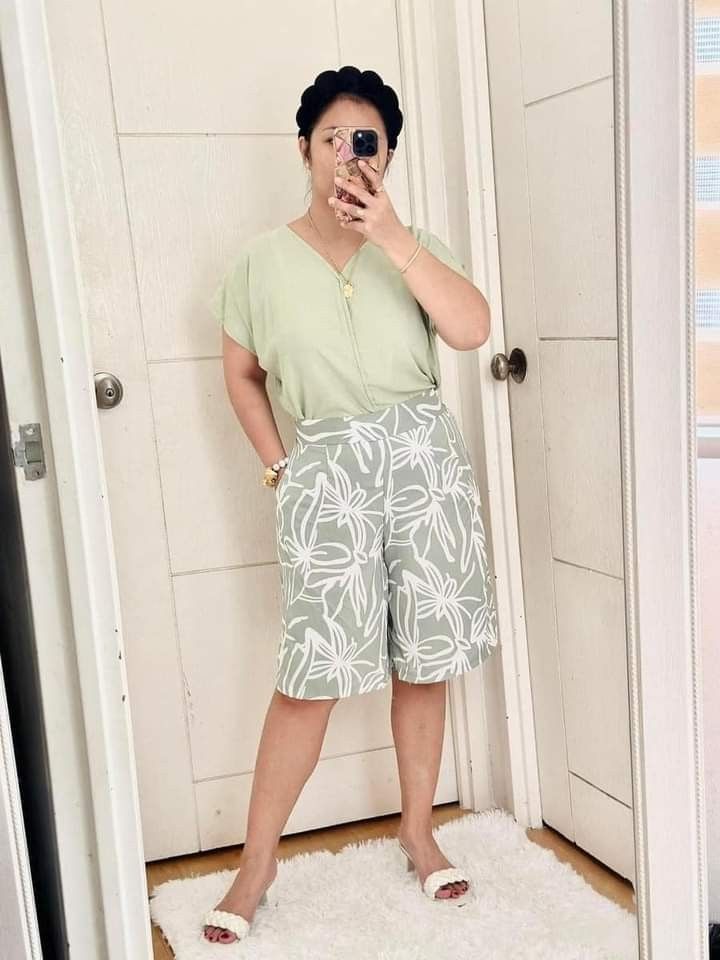 SHEERIN TOKONG TERNO (Category: Sets or Coordinates) located in Cainta. Submitted by agirlnamedkatkatII (Listing ID 1322950332, Image 2). Description: SHEERIN TOKONG TERNO P400.00 FABRIC: PREMIUM PRINTED CHALLIS FREESIZE CAN FIT UP TO SEMI XL NOTE: PLEASE PROVIDE 2ND AND 3RD COLOR OPTIONS.