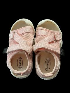 (Category: ) located in . Submitted by esisterpreloved (Listing ID 1323042102, Image 1). Description: .