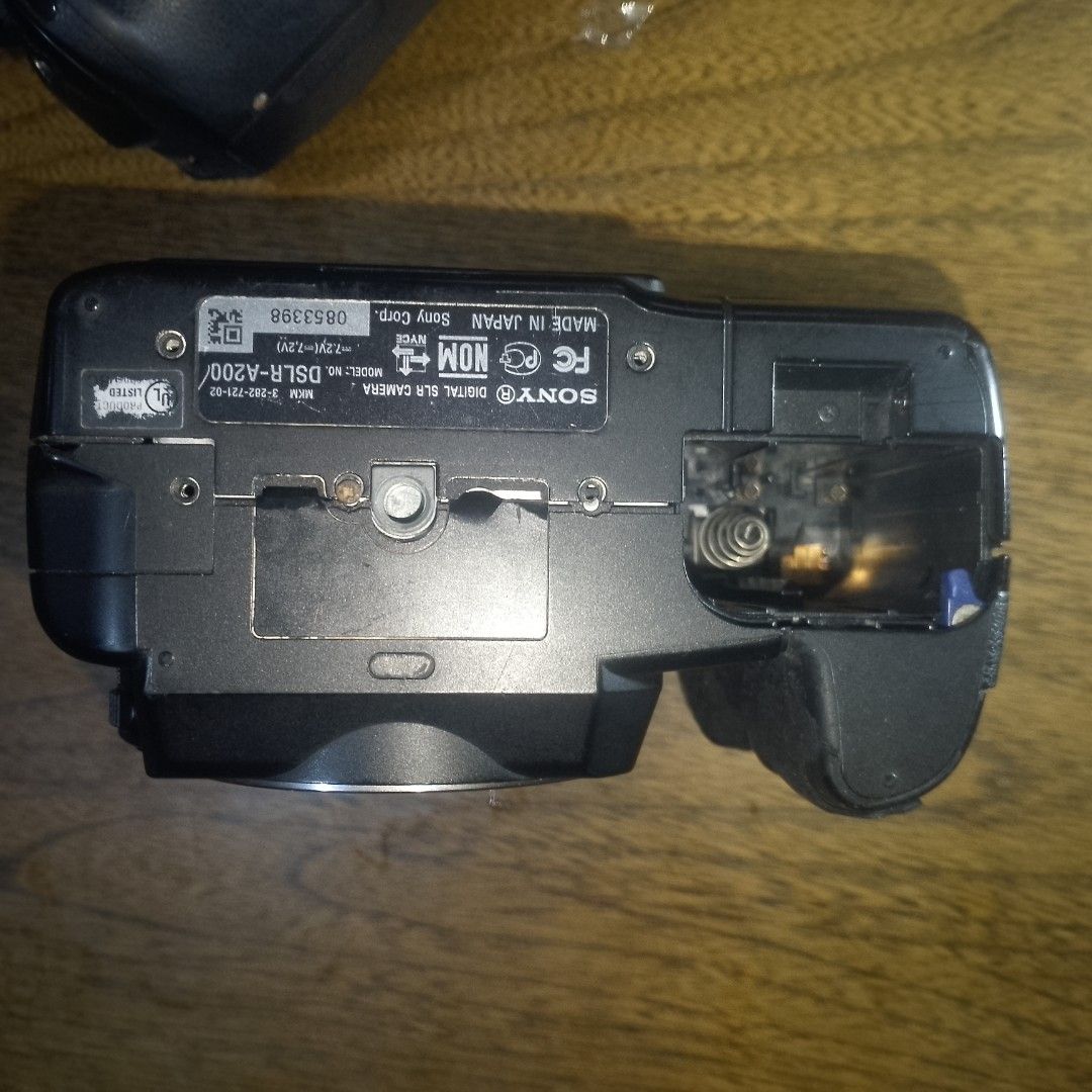 Sony a200 and Sony a350 (Category: Cameras) located in Tandag. Submitted by rad75 (Listing ID 1322955425, Image 2). Description: For parts or repair only. or as is. No return / no exchange. price is negotiable..