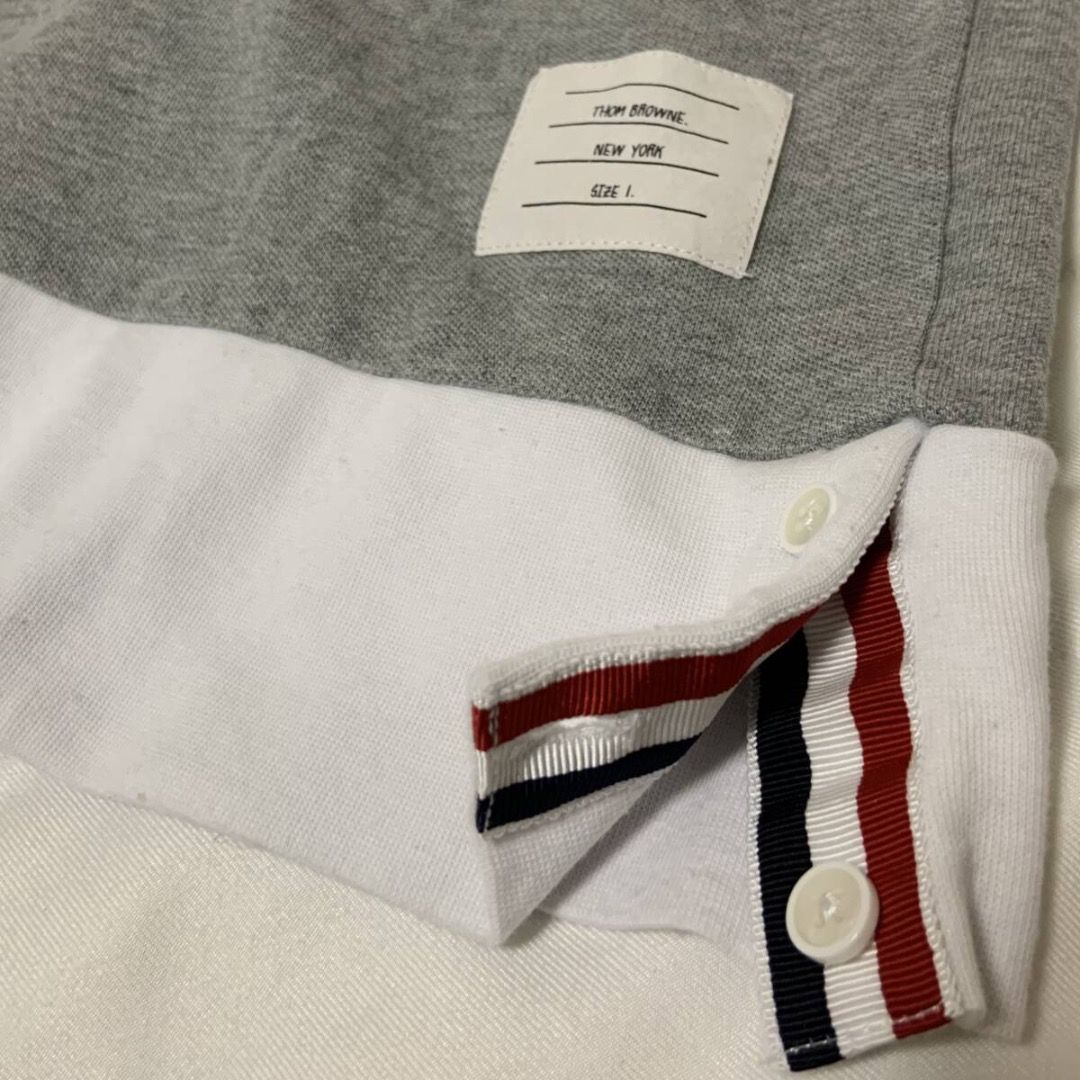 Thom Browne polo tee Tshirt signature stripe grey 1 japan （分類：T-shirt、恤衫、有領衫）位於 Hong Kong。 由 losermattmcdonell 提交（商品編號 1323062365，圖片 3）。簡介： Length: 64cm (from collar) Shoulder width: 42cm Body width: 46cm Sleeve length: 24.5cm。