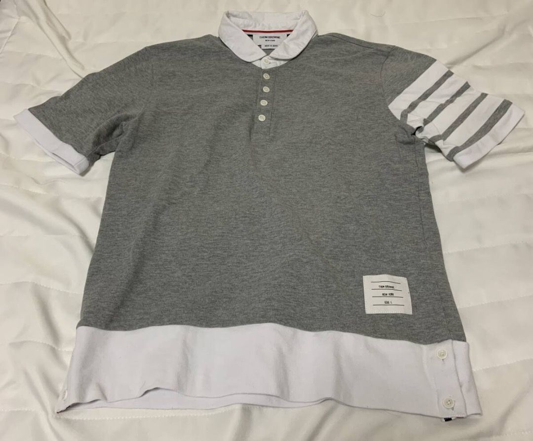Thom Browne polo tee Tshirt signature stripe grey 1 japan （分類：T-shirt、恤衫、有領衫）位於 Hong Kong。 由 losermattmcdonell 提交（商品編號 1323062365，圖片 1）。簡介： Length: 64cm (from collar) Shoulder width: 42cm Body width: 46cm Sleeve length: 24.5cm。