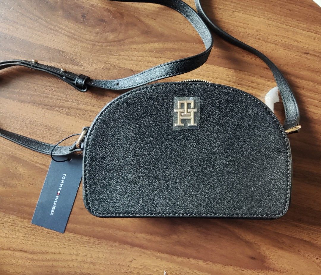 Tommy Hilfiger Crossbody bag Carousell