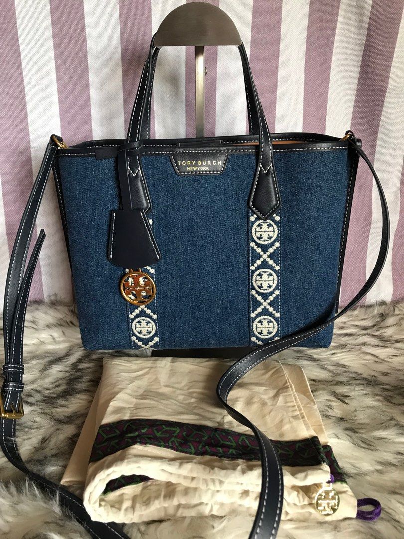 Tory Burch Perry Bag (Category: Luxury Bags & Wallets) located in Muntinlupa City. Submitted by rina.rina3 (Listing ID 1322924329, Image 1). Description: Tory Burch Perry Bag sourced from Japan 🇯🇵 Very nice in person With detachable sling and original dust bag Lightweight Matte gold hardwares Bag dimension all in inches, LXWXH Approx. 12in x 4in x 8in Bag total height including top handle is 12.75in Slightly negotiable Buyer to shoulder shippin