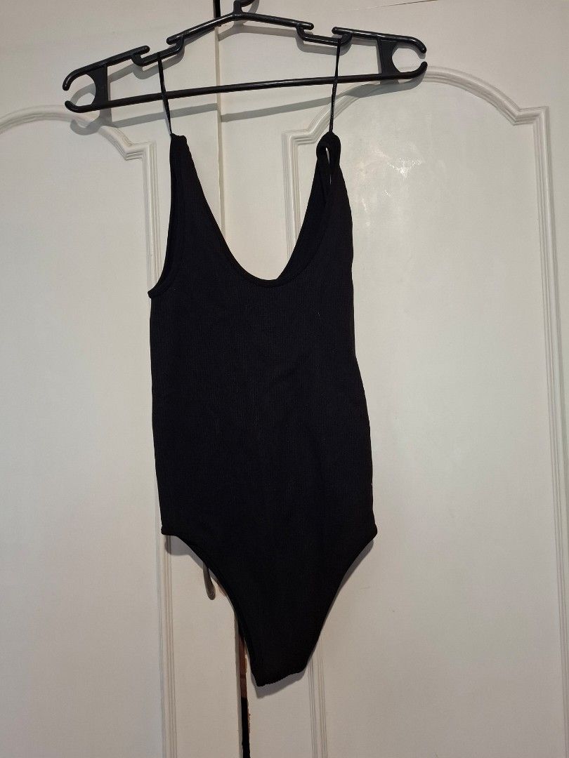 Zara black fitted body suit small (Category: Sleeveless) located in Marikina City. Submitted by shoppleshopple (Listing ID 1323024053, Image 1). Description: no tag I took it out kasi zara small black fitted body suit super flattering rfs bulked up! doesn't fit na.