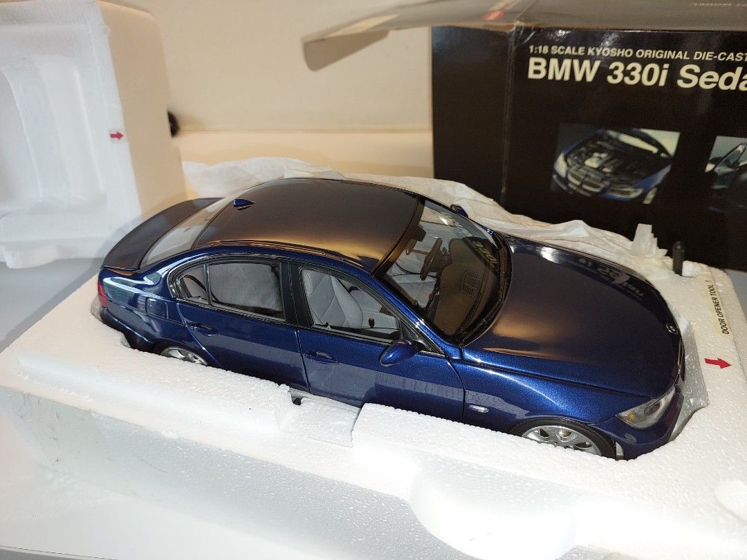1/18 Kyosho BMW E90 330I Sedan, Toys & Collectibles, Figurines