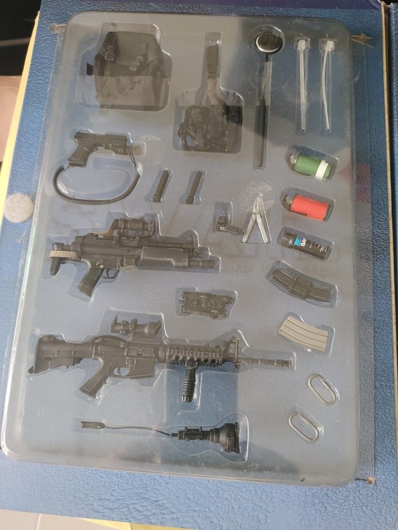 1/6 hot toys military swat ver 2.0, Hobbies & Toys