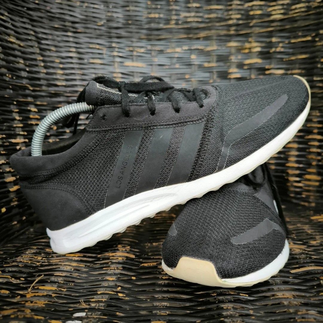 ADIDAS LOS ANGELES BLACK WHITE SIZE 42 Fesyen Pria Sepatu Sneakers di Carousell