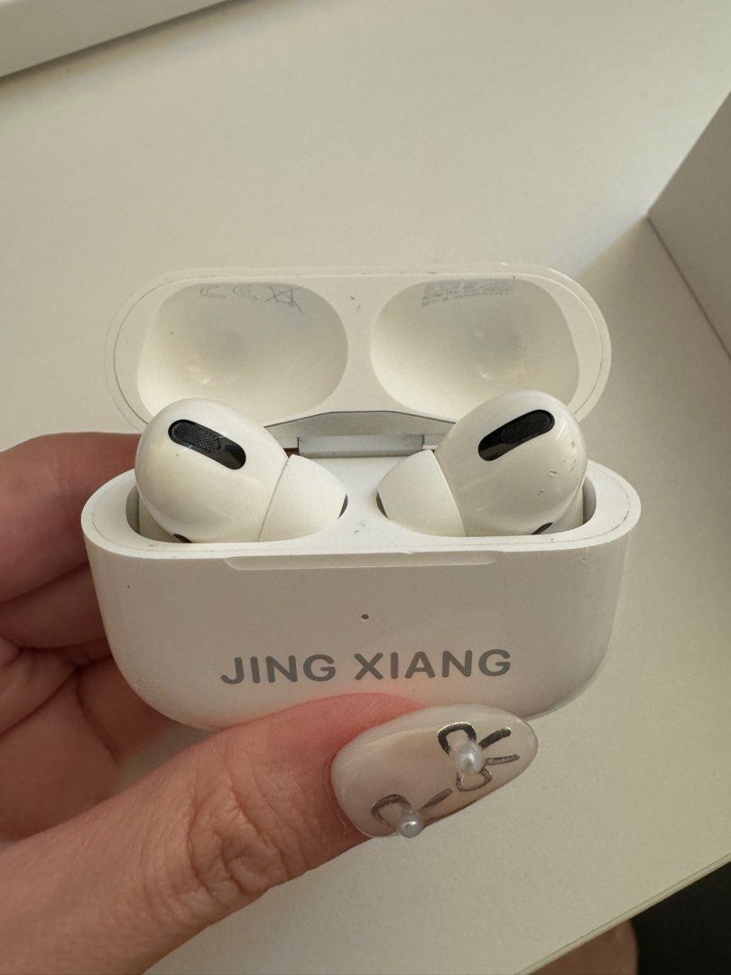 Airpods gen 1 wireless charging outlet