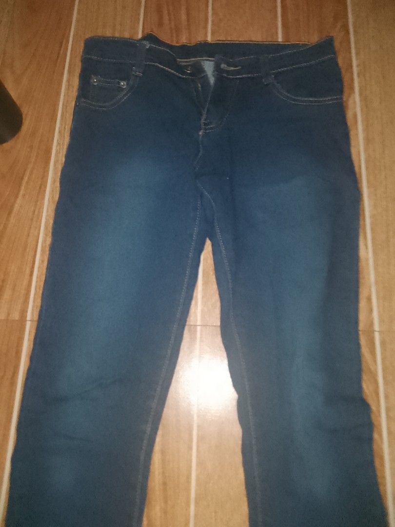 Bizarre Jeans | Skinny Jeans | Size 28 (Category: Jeans) located in Quezon City. Submitted by bachendorff (Listing ID 1318084009, Image 1). Description: rfs: decluttering! pm me fore more details.