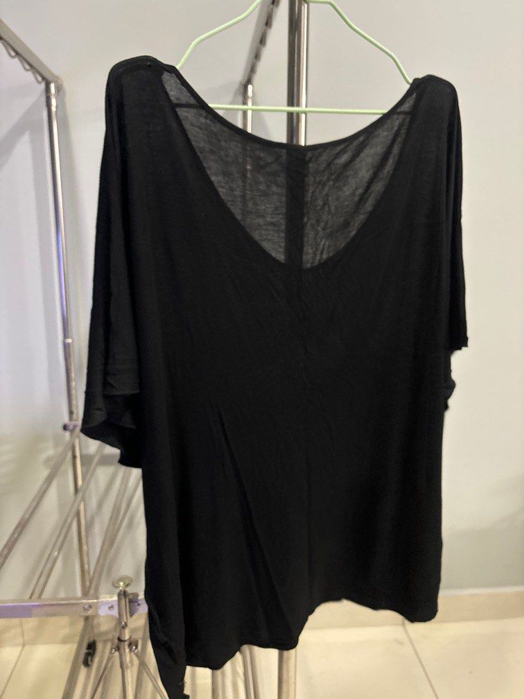 Black T (Category: Other Tops) located in Subang Jaya. Submitted by thebigheadprawn (Listing ID 1318239749, Image 2). Description: Black Free size fits XXXXL - XXXXXL.