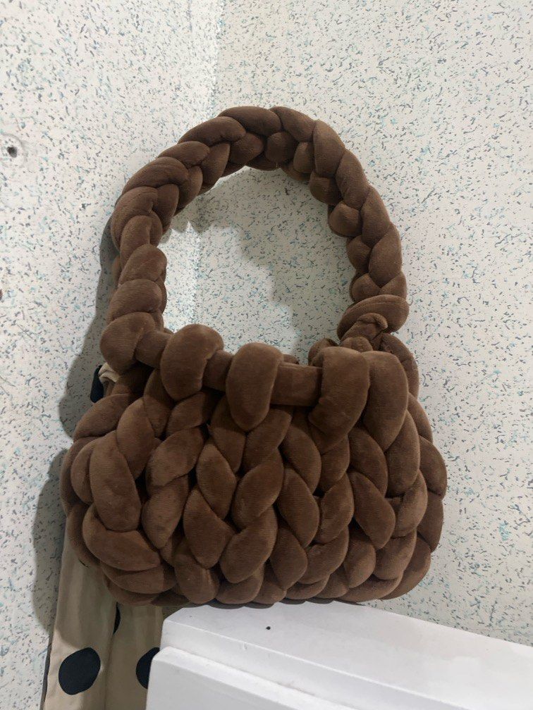 brown velvet chunky yarn bag (Category: Shoulder Bags) located in Batangas. Submitted by jjenesaisquoii (Listing ID 1318241958, Image 1). Description: .