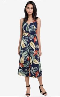 (Category: ) located in . Submitted by shopwithtyra (Listing ID 1318127656, Image 1). Description: .