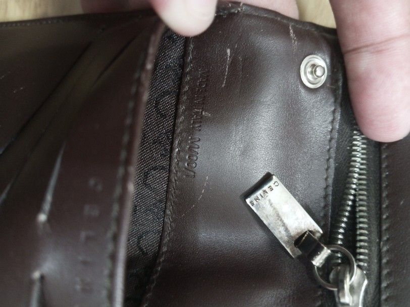 CELINE bifold wallet (Category: Luxury Bags & Wallets) located in Naga. Submitted by queburock (Listing ID 1318154836, Image 3). Description: vintage 90s. used but in very good condition canvas and leather material..