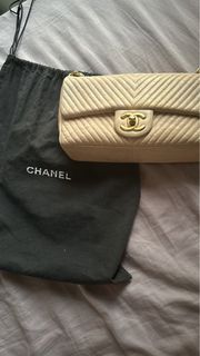 (Category: ) located in . Submitted by sellclothesg (Listing ID 1318205473, Image 1). Description: .