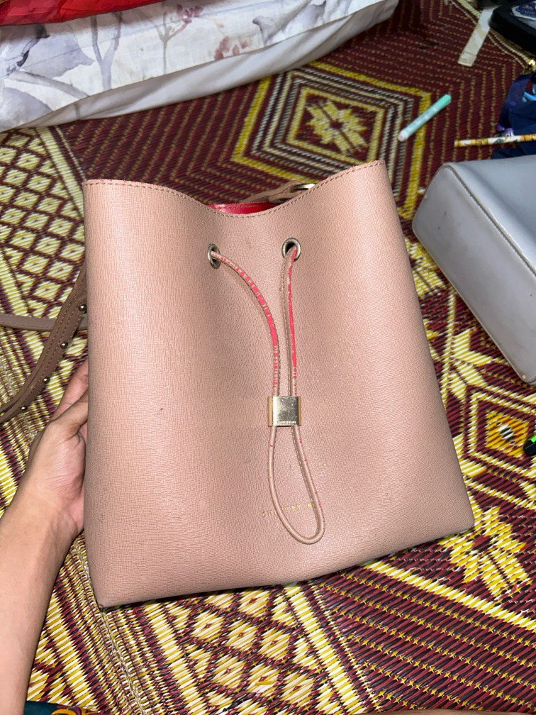 CHRISTY NG SLING BAG