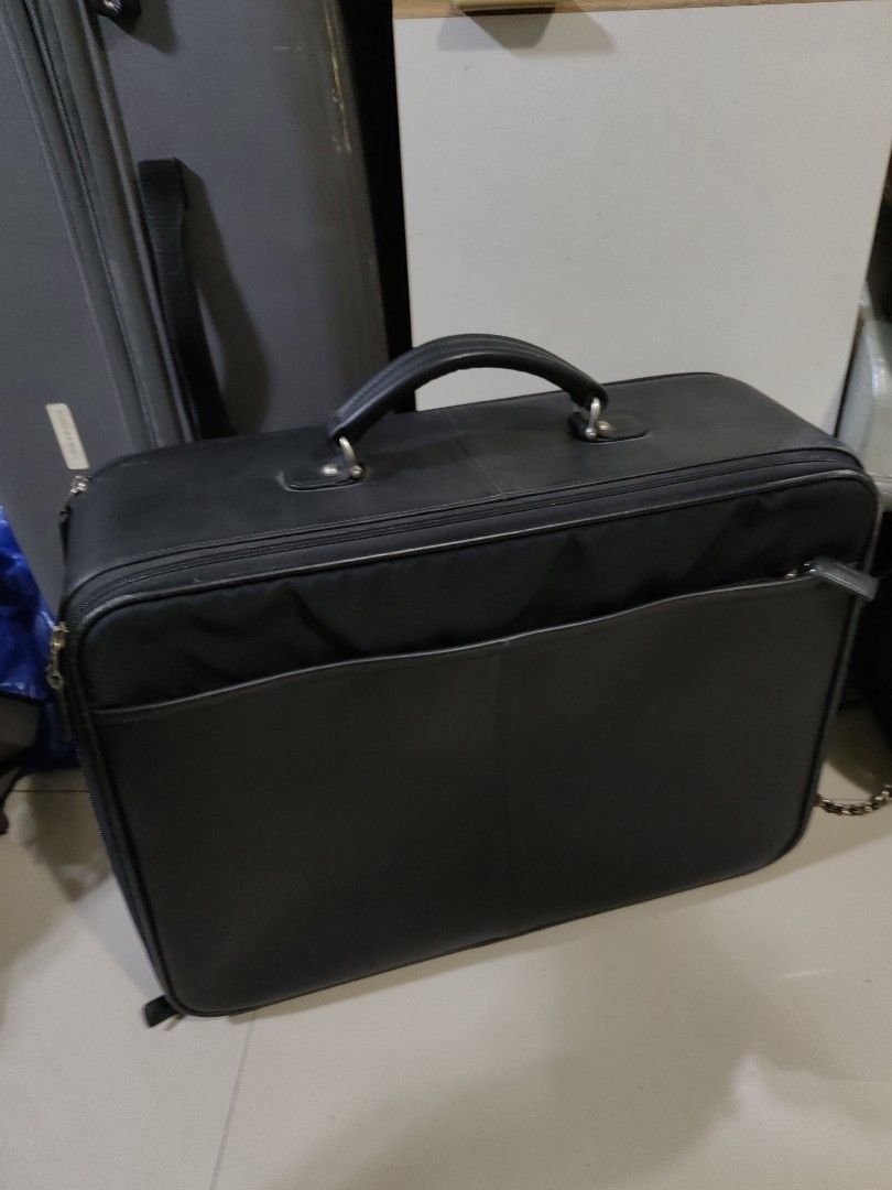 COACH TRAVEL (Category: Luxury Bags & Wallets) located in Davao. Submitted by daneyvintage (Listing ID 1318186939, Image 1). Description: missing sling.
