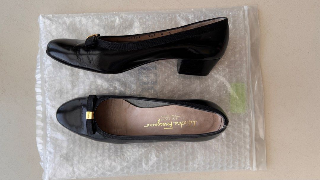 Vintage ferragamo pumps top