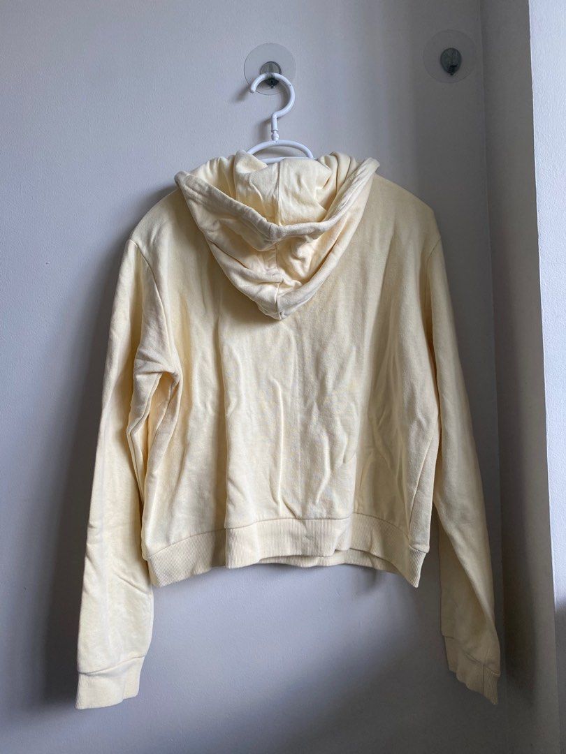 Forever 21 yellow hoodie (Category: Coats, Jackets and Outerwear) located in Pasig City. Submitted by ulit.ulitph (Listing ID 1318121922, Image 2). Description: Forever 21 Pastel yellow hoodie Thick fabric.
