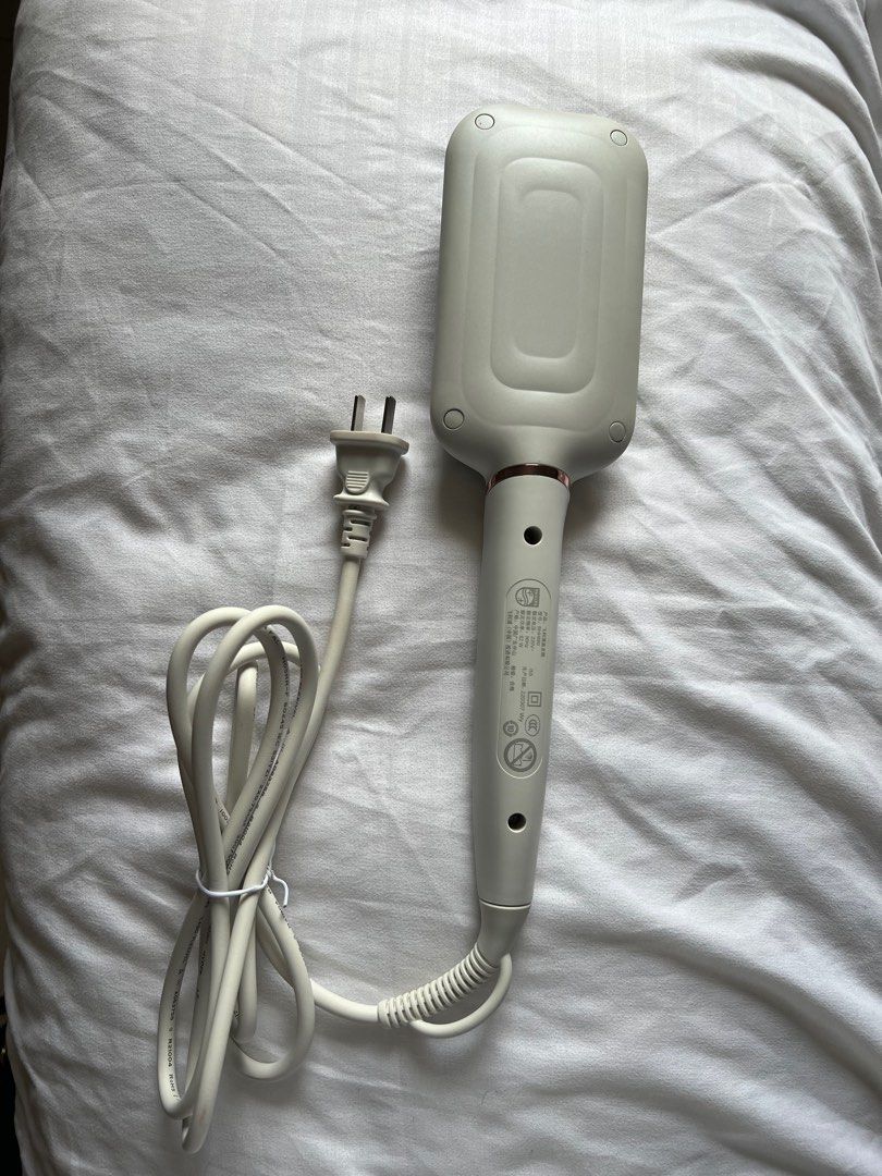 Hair straightener with LED indicator (Category: Hair) located in Cebu City. Submitted by quinching (Listing ID 1318093958, Image 2). Description: Used a few times. Good as new. .