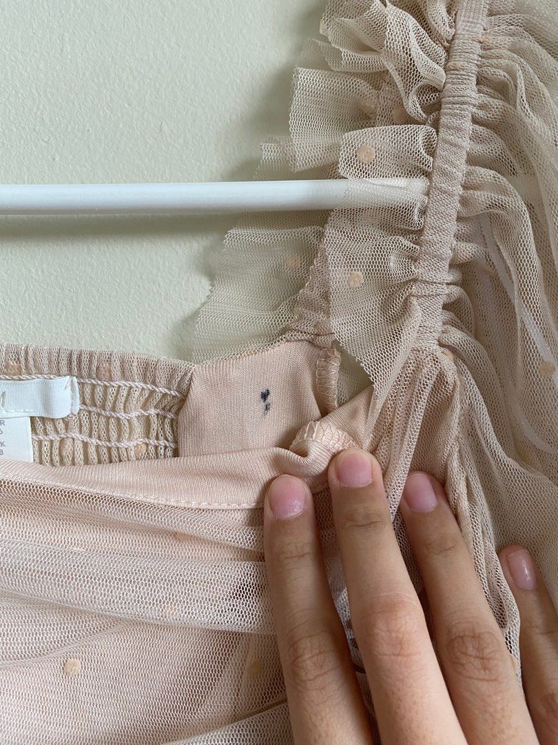 H&M blush pink ruffle puff top (Category: Blouses) located in Pasig City. Submitted by ulit.ulitph (Listing ID 1318119386, Image 3). Description: H&M blush pink Dotted top Smocked puff top ruffle Cam be offshoulder With minor black stain at the back in the photo.