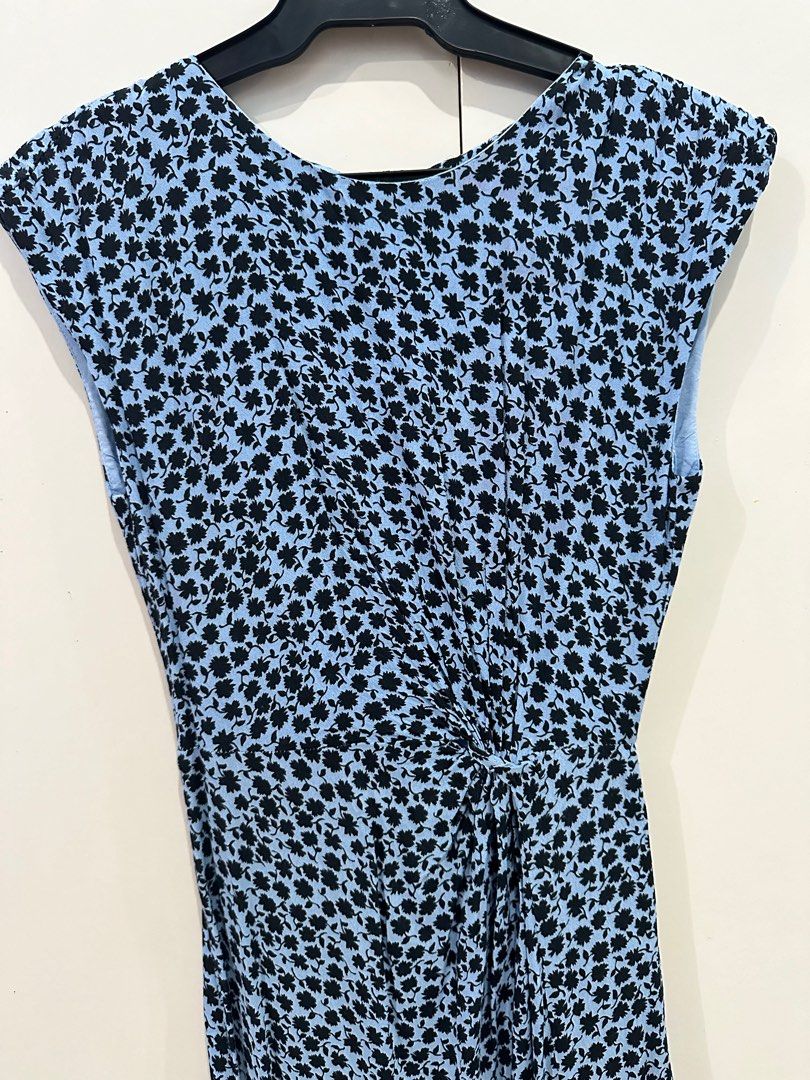 H&M Midi dress with slit (Category: Dresses) located in Bulacan. Submitted by minimaline (Listing ID 1318140507, Image 2). Description: REPRICED So elegant looking. Just doesn’t fit me well anymore. Would also fit XS-S.