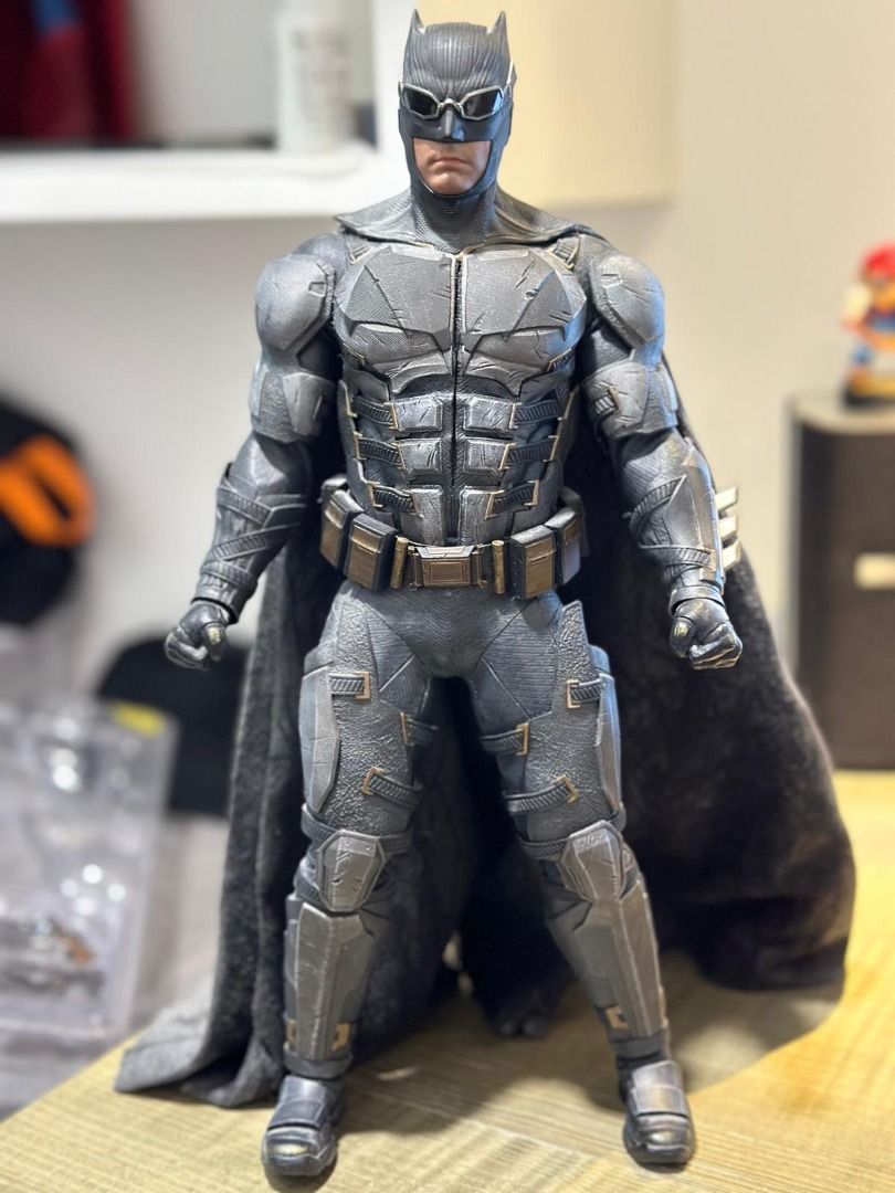 sixth scale batman tactical suit hot toys
