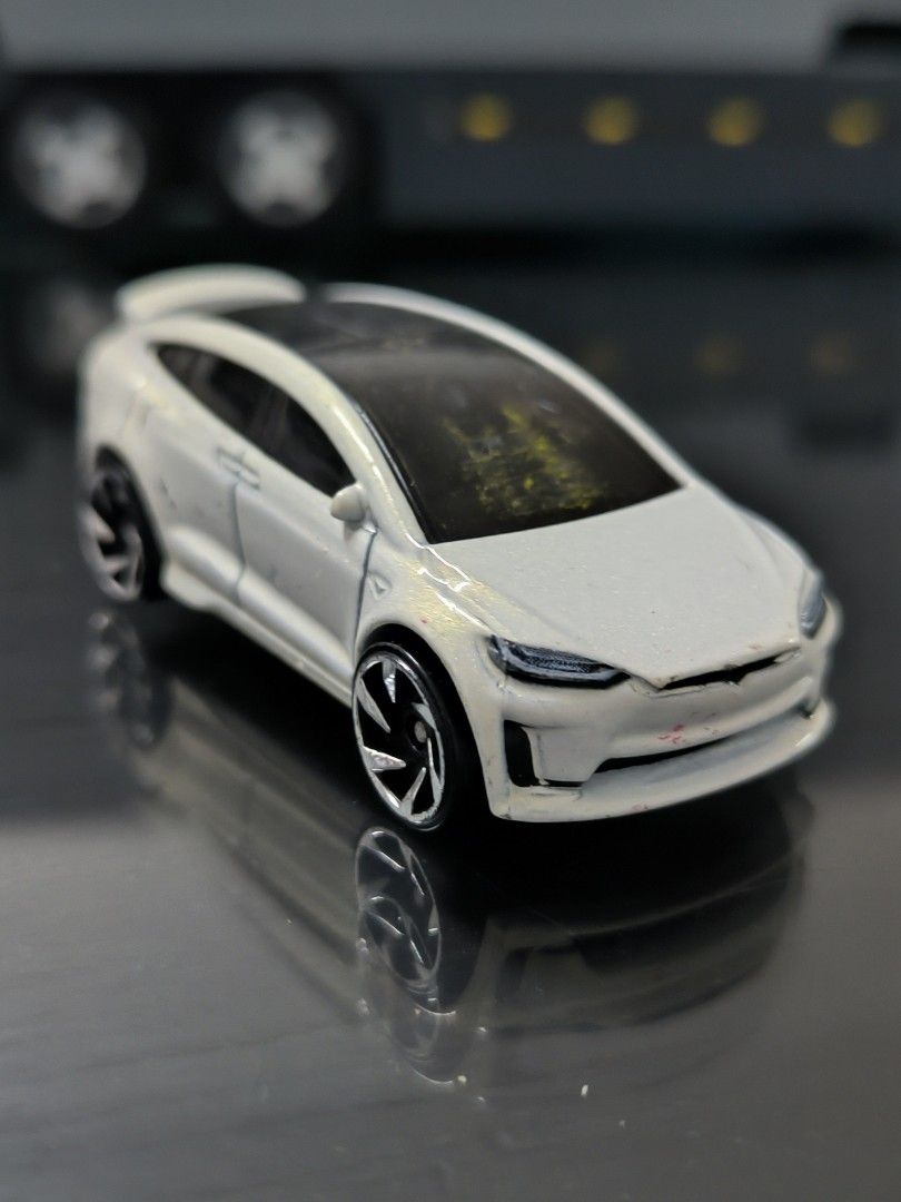 Hot Wheels Tesla Model X (Category: Vehicle & Diecast Models) located in Angeles City. Submitted by yellowbrickstore (Listing ID 1318239044, Image 1). Description: READING IS ESSENTIAL Basa po muna bago DM Visit webstore enstack.ph/yellowbrickstore - price : FIXED napo tayo - Availabile Pa Ba? : YES (no reply for this question nasagot na) - Payment: GCASH,BPi bank - Shipping: JNT or LBC cop - hm shipping? - See picture - location? Pampanga /near 