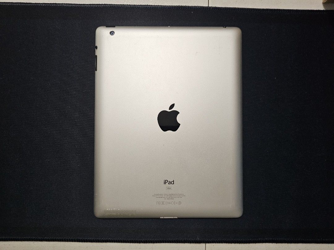 Apple iPad 2 tablet (Category: iPad) located in Las Pinas. Submitted by specteretceps (Listing ID 1318198003, Image 2). Description: 32gb.