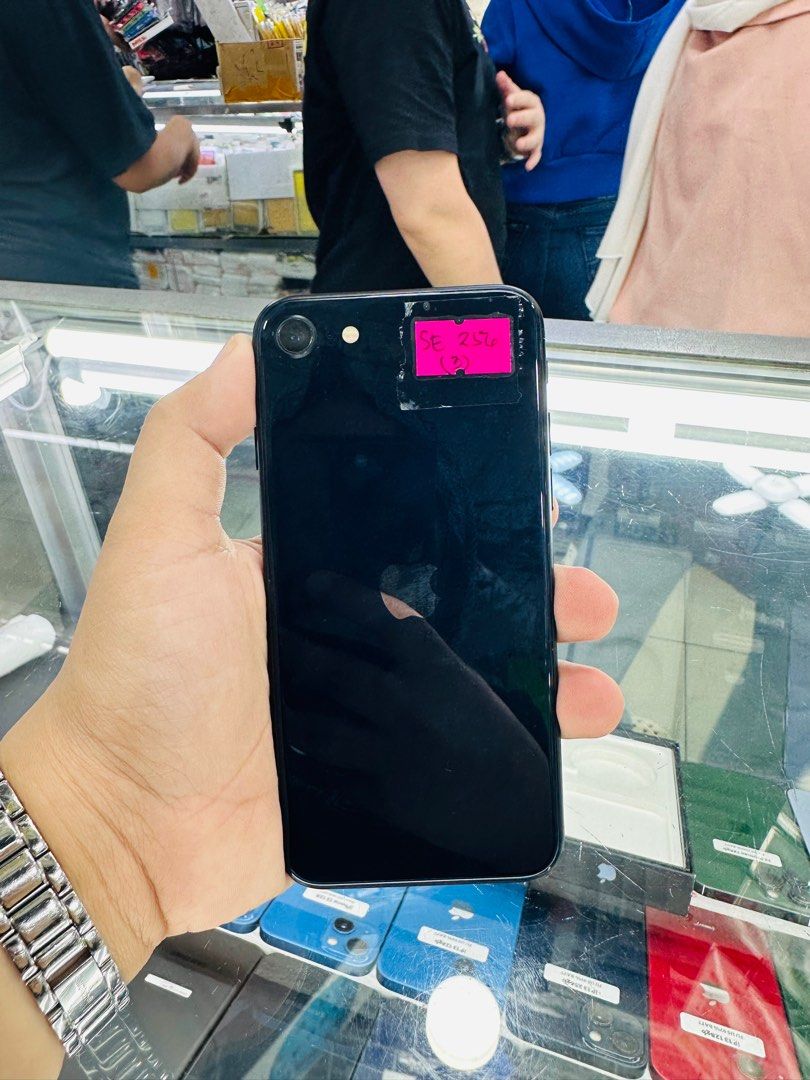 Iphone SE 3rdgen 256gb 100% batt FU (Category: iPhone SE Series) located in San Juan City. Submitted by javedsgadgetshop (Listing ID 1318101395, Image 1). Description: OPEN FOR INSTALLMENT VIA CREDIT CARD/GGIVES/SPAY/BILLEASE & SWAP/TRADE-IN! WE BUY AND SELL ( ANYKINDS OF UNIT BINIBILI PO NAMIN)! PTPA : Padelete po f bawal Quick Specs : Iphone SE 3rdgen •256gb •NTC Variant •100% batt health •Factory Unlock •95% Smoothness •No hidden issue | No Re