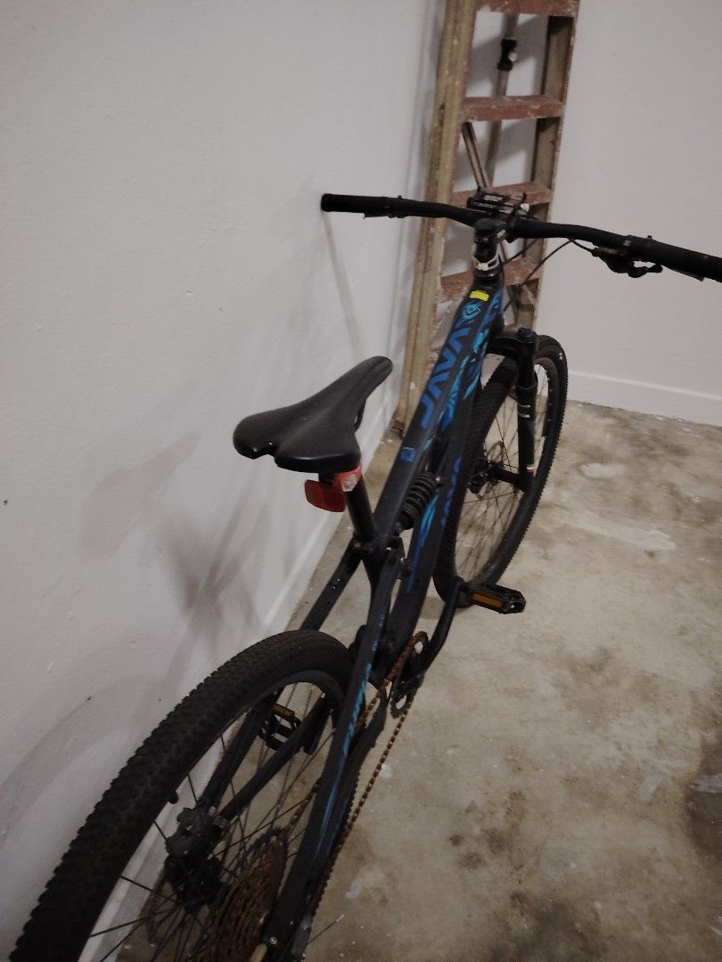 Java dual suspension (Category: Bicycles) located in Singapore. Submitted by meow_z (Listing ID 1318221220, Image 2). Description: Fully stock.