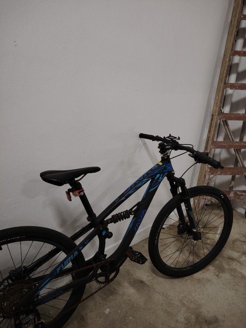 Java dual suspension (Category: Bicycles) located in Singapore. Submitted by meow_z (Listing ID 1318221220, Image 1). Description: Fully stock.
